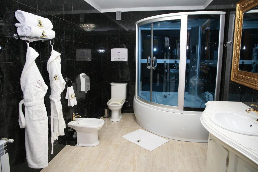 Kleopatra Vip Hotel Kamianets-Podilskyi Quarto foto