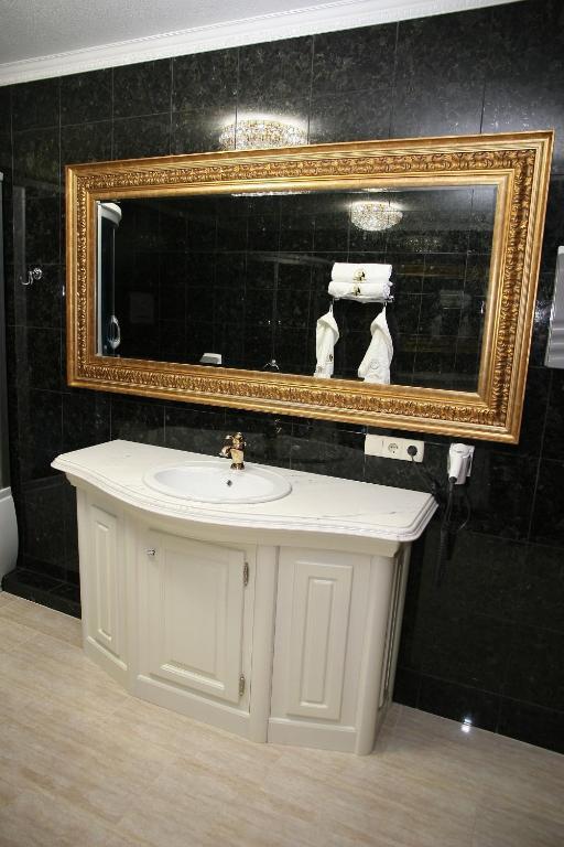 Kleopatra Vip Hotel Kamianets-Podilskyi Quarto foto